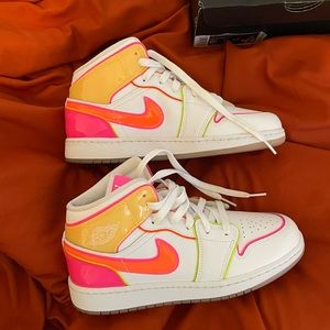 Jordan 1 Mid Edge Glow (GS)